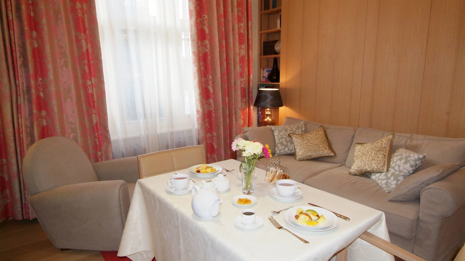 Dining table beside the windows at Chelsea, London