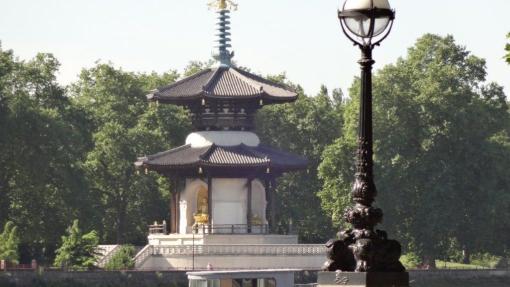 Riverside garden monument at Chelsea, London
