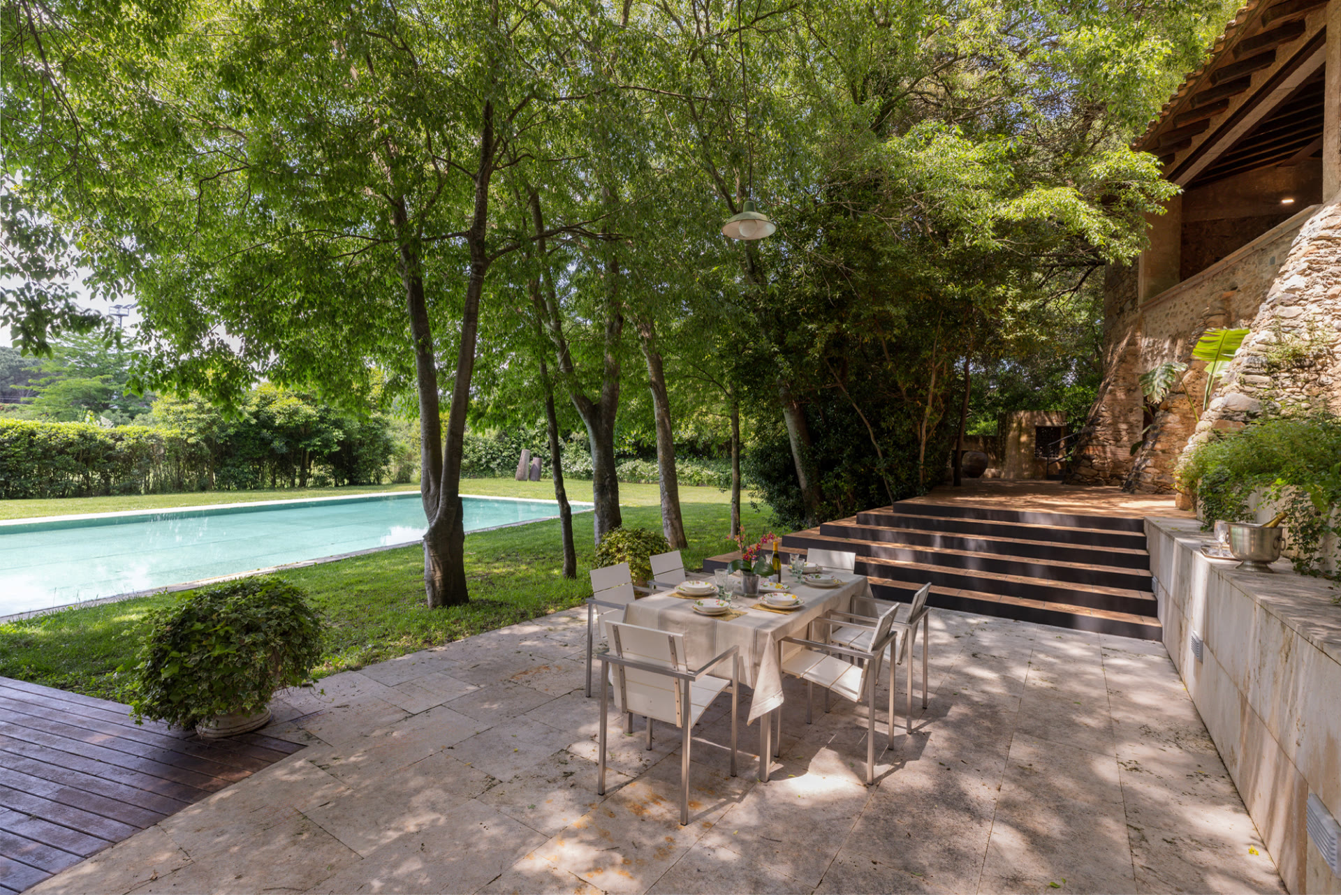 Stone patio and garden at Mas Simon