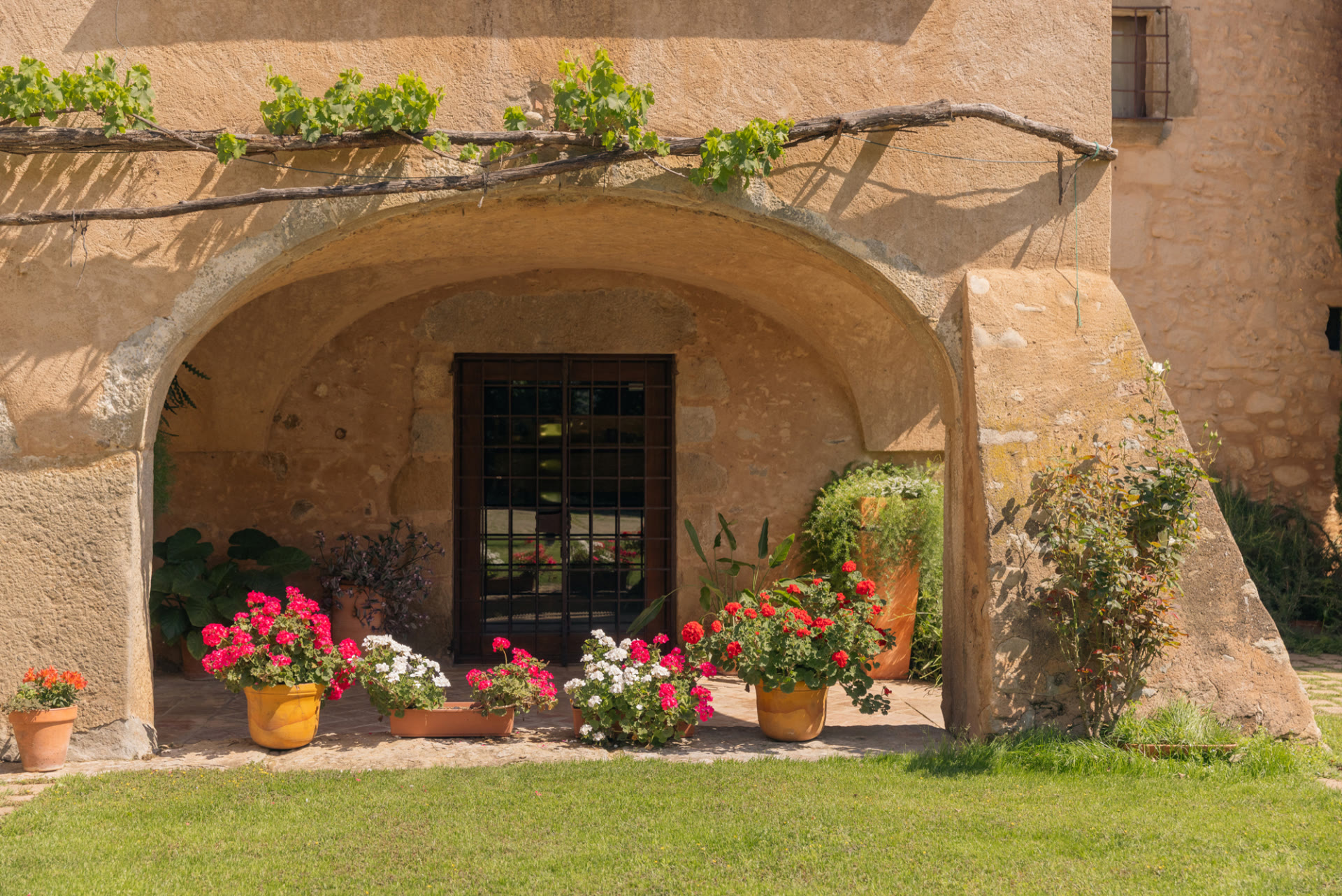 Stone arched entrance at Mas Simon