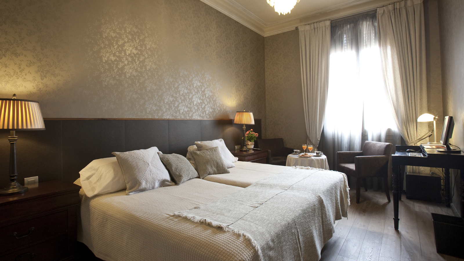 Bedroom at the Via Laietana apartment in Barcelona
